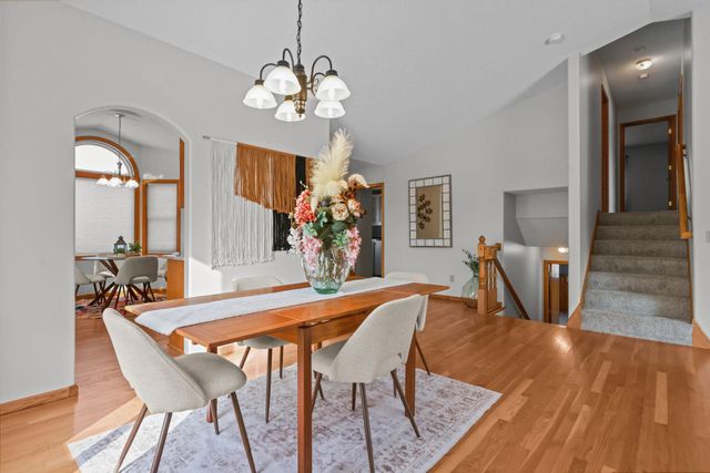 819 Moonlight Place, Woodbury, MN 55125