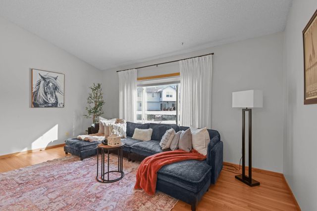 819 Moonlight Place, Woodbury, MN 55125