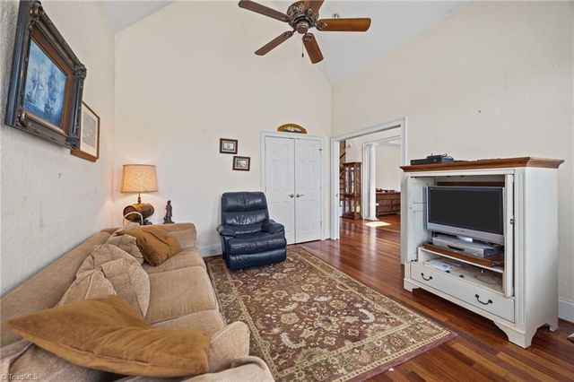 6063 Old Orchard Road, Kernersville, NC 27284