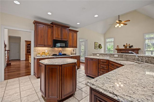 6063 Old Orchard Road, Kernersville, NC 27284