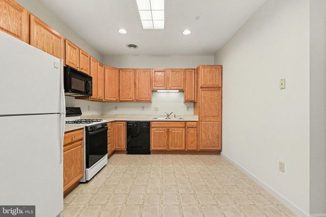 141 LEONARD LN, Harrisburg, PA 17111