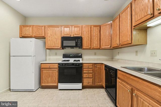 141 LEONARD LN, Harrisburg, PA 17111