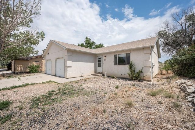 219-221 W Harmony Dr, Pueblo West, CO 81007