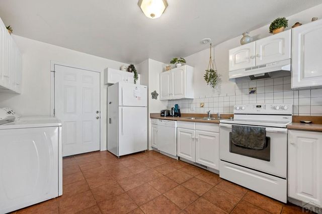 219-221 W Harmony Dr, Pueblo West, CO 81007