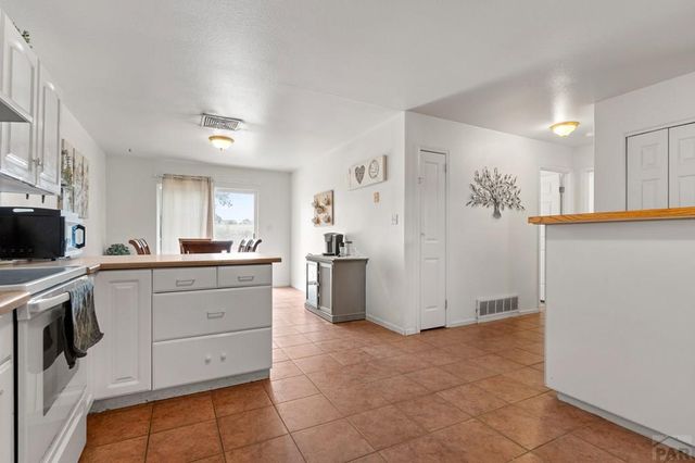 219-221 W Harmony Dr, Pueblo West, CO 81007