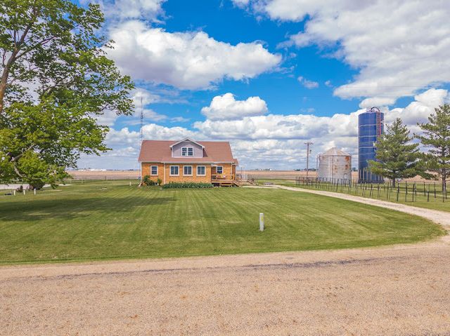2950 County Road 1100 N, El Paso, IL 61738