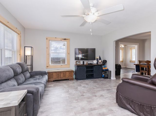 2950 County Road 1100 N, El Paso, IL 61738