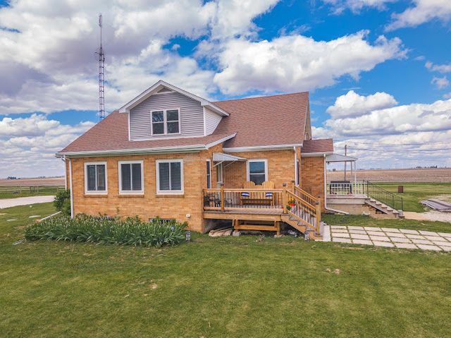 2950 County Road 1100 N, El Paso, IL 61738