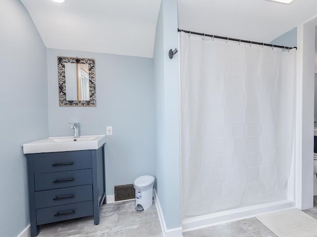 2950 County Road 1100 N, El Paso, IL 61738