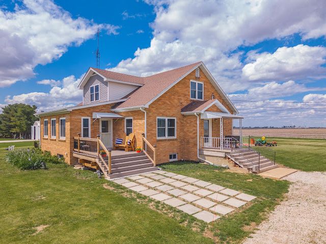 2950 County Road 1100 N, El Paso, IL 61738