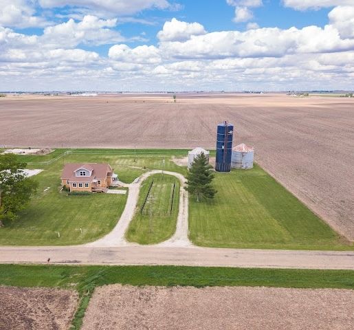 2950 County Road 1100 N, El Paso, IL 61738