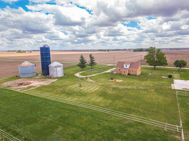 2950 County Road 1100 N, El Paso, IL 61738