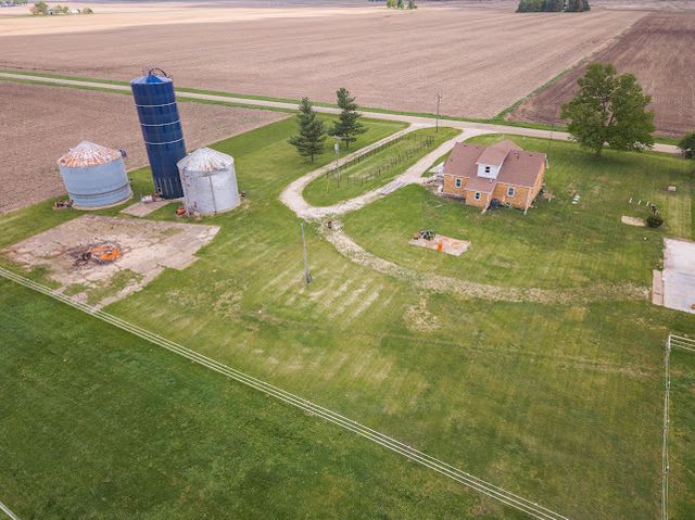 2950 County Road 1100 N, El Paso, IL 61738