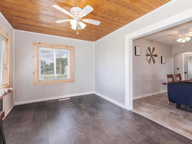 2950 County Road 1100 N, El Paso, IL 61738