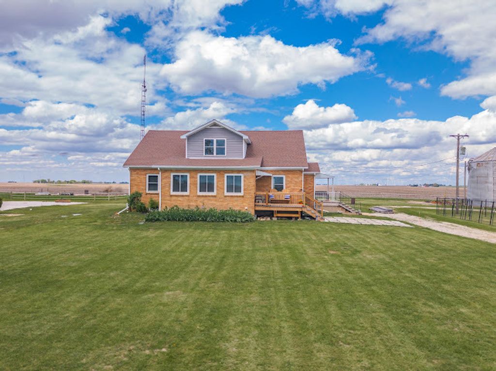 2950 County Road 1100 N, El Paso, IL 61738