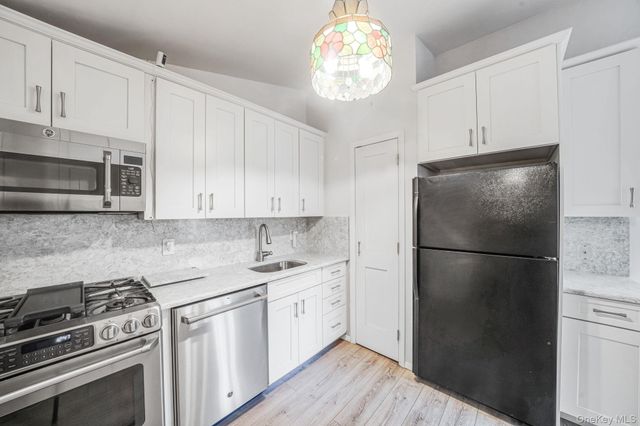 109 Matthews Road, Oakdale, NY 11769