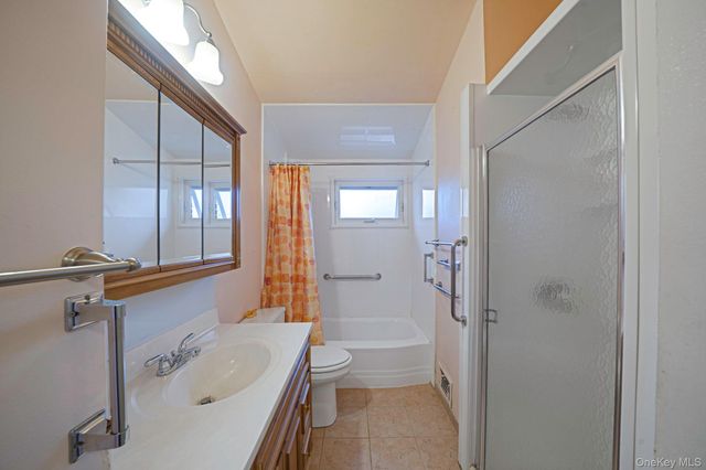 109 Matthews Road, Oakdale, NY 11769