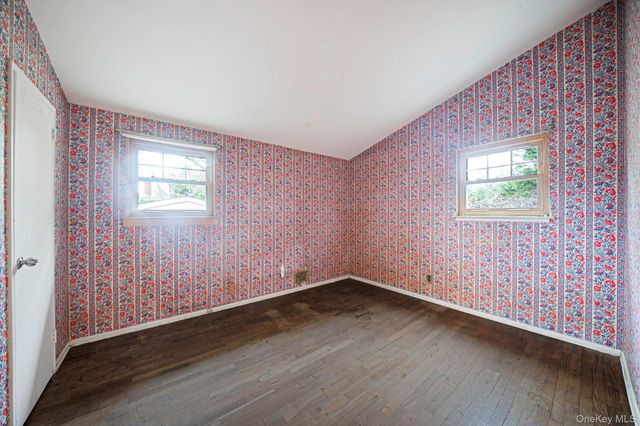 109 Matthews Road, Oakdale, NY 11769