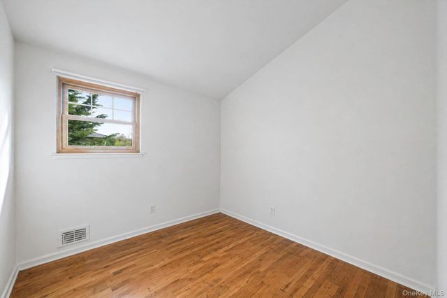 109 Matthews Road, Oakdale, NY 11769