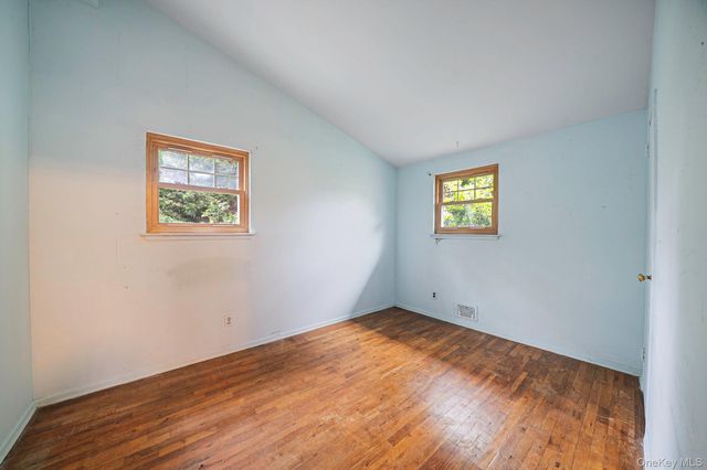 109 Matthews Road, Oakdale, NY 11769