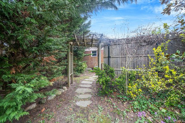 109 Matthews Road, Oakdale, NY 11769