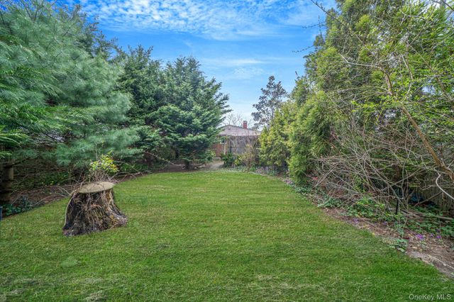 109 Matthews Road, Oakdale, NY 11769