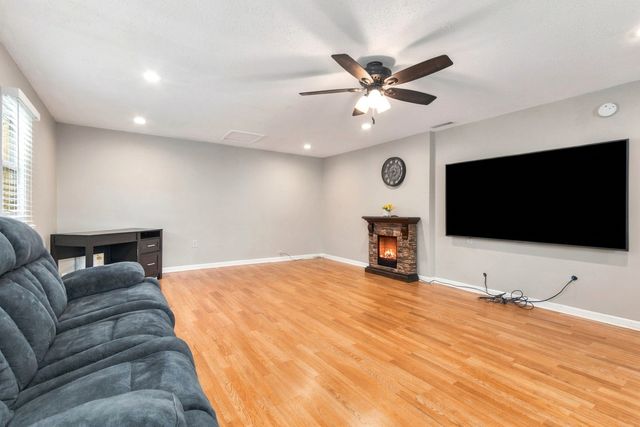 651 Westgate Drive, Aurora, IL 60506