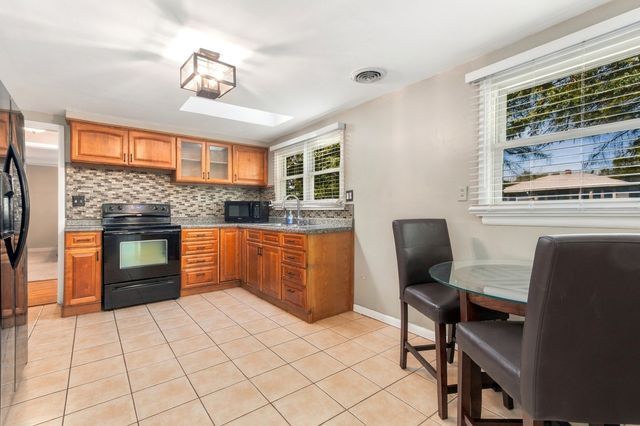 651 Westgate Drive, Aurora, IL 60506
