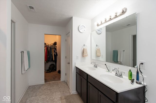 3022 Silvercliff Circle, Indianapolis, IN 46217