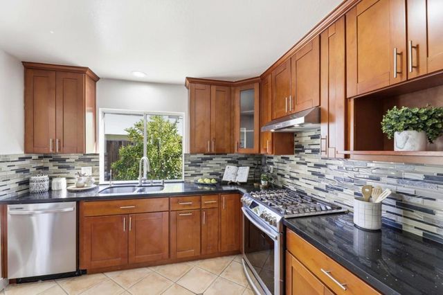 320 Pine Wood Lane, Los Gatos, CA 95032