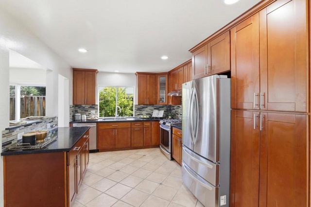 320 Pine Wood Lane, Los Gatos, CA 95032