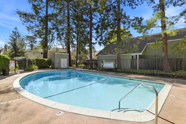 320 Pine Wood Lane, Los Gatos, CA 95032