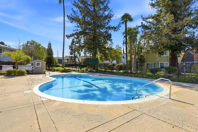 320 Pine Wood Lane, Los Gatos, CA 95032