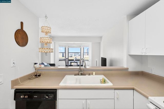 988 988 Franklin St 707, Oakland, CA 94607