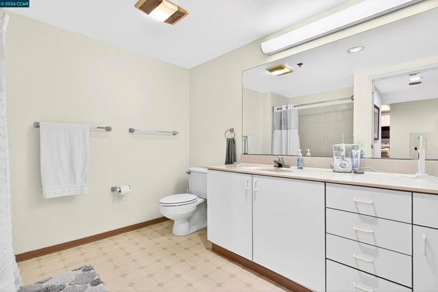 988 988 Franklin St 707, Oakland, CA 94607