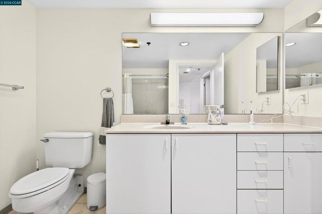 988 988 Franklin St 707, Oakland, CA 94607