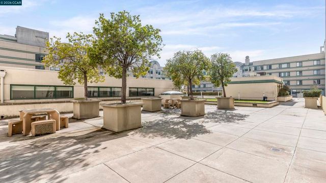 988 988 Franklin St 707, Oakland, CA 94607