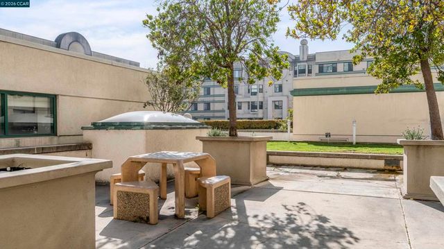 988 988 Franklin St 707, Oakland, CA 94607