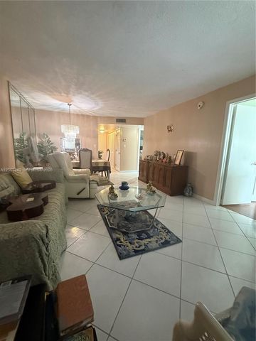 9001 Sunrise Lakes Boulevard 201, Sunrise, FL 33322