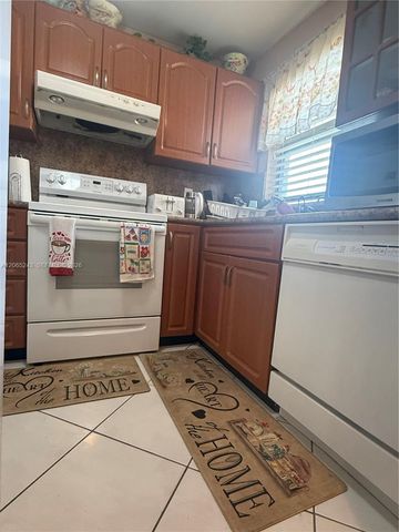 9001 Sunrise Lakes Boulevard 201, Sunrise, FL 33322