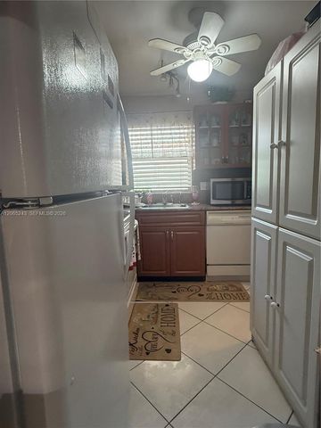 9001 Sunrise Lakes Boulevard 201, Sunrise, FL 33322