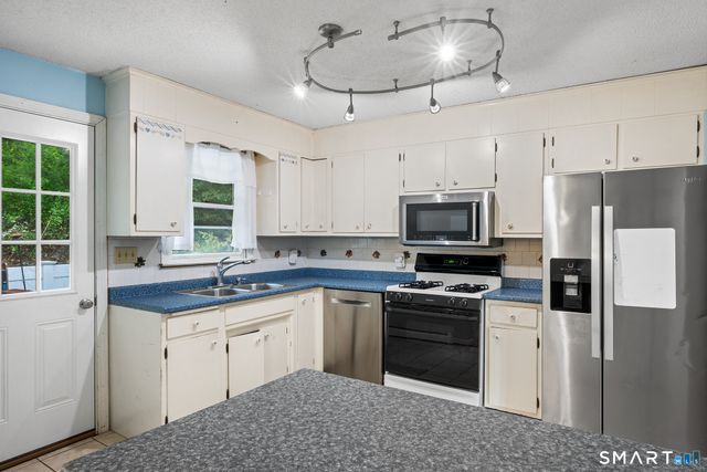 192 Leffingwell Road, Montville, CT 06382