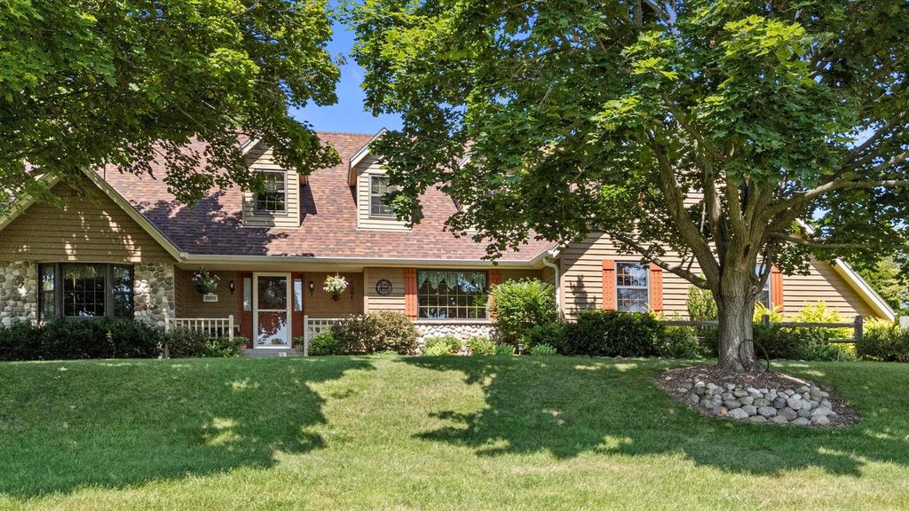 S76W23840 Westwood DRIVE, Big Bend, WI 53103