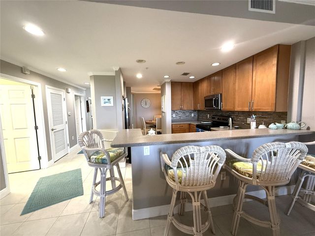 7296 MARATHON DRIVE 402, Seminole, FL 33777