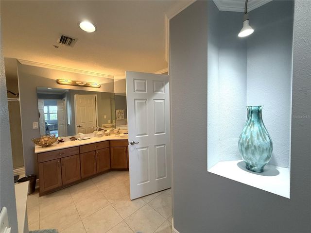 7296 MARATHON DRIVE 402, Seminole, FL 33777