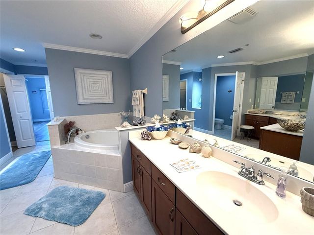 7296 MARATHON DRIVE 402, Seminole, FL 33777