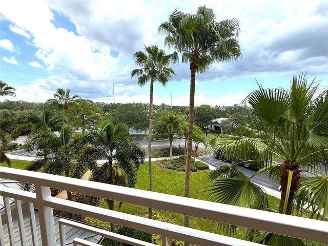 7296 MARATHON DRIVE 402, Seminole, FL 33777