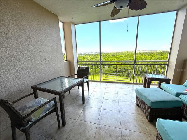 7296 MARATHON DRIVE 402, Seminole, FL 33777
