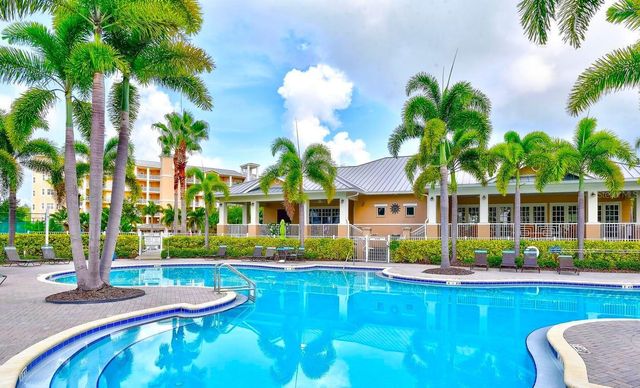 7296 MARATHON DRIVE 402, Seminole, FL 33777