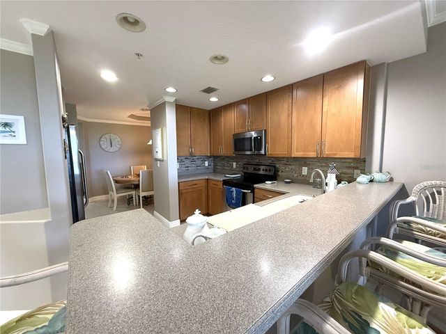 7296 MARATHON DRIVE 402, Seminole, FL 33777